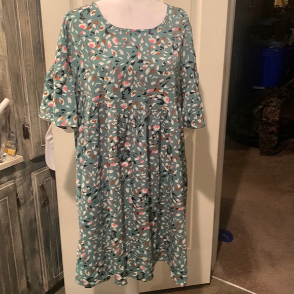 GiGio Dress - Picture 1 of 7